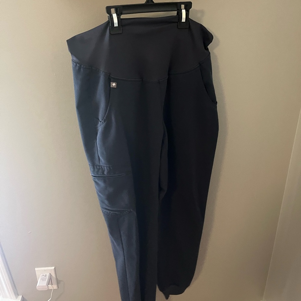 Figs- Zamora joggers maternity scrub bottoms. Gently worn. Size small. Night sky